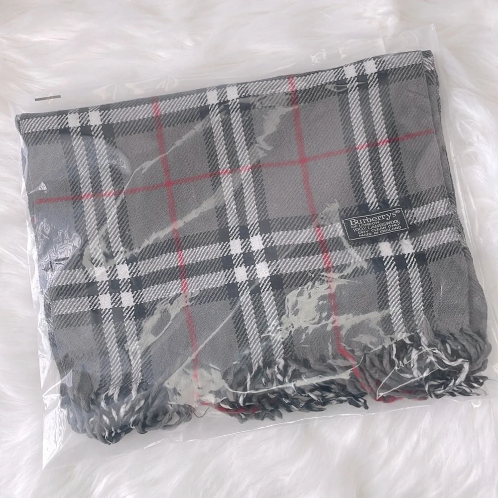 Burberrys Gray 100% Lambswool‎ Scarf